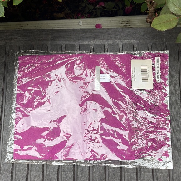 New - Radiant Orchid - Merino Wool & Silk Blend - Pashmina Scarf - Picture 10 of 12